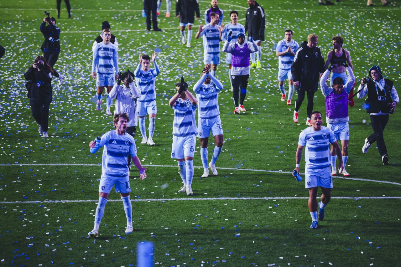 Sporting KC players thank the fans after the win against St. Louis