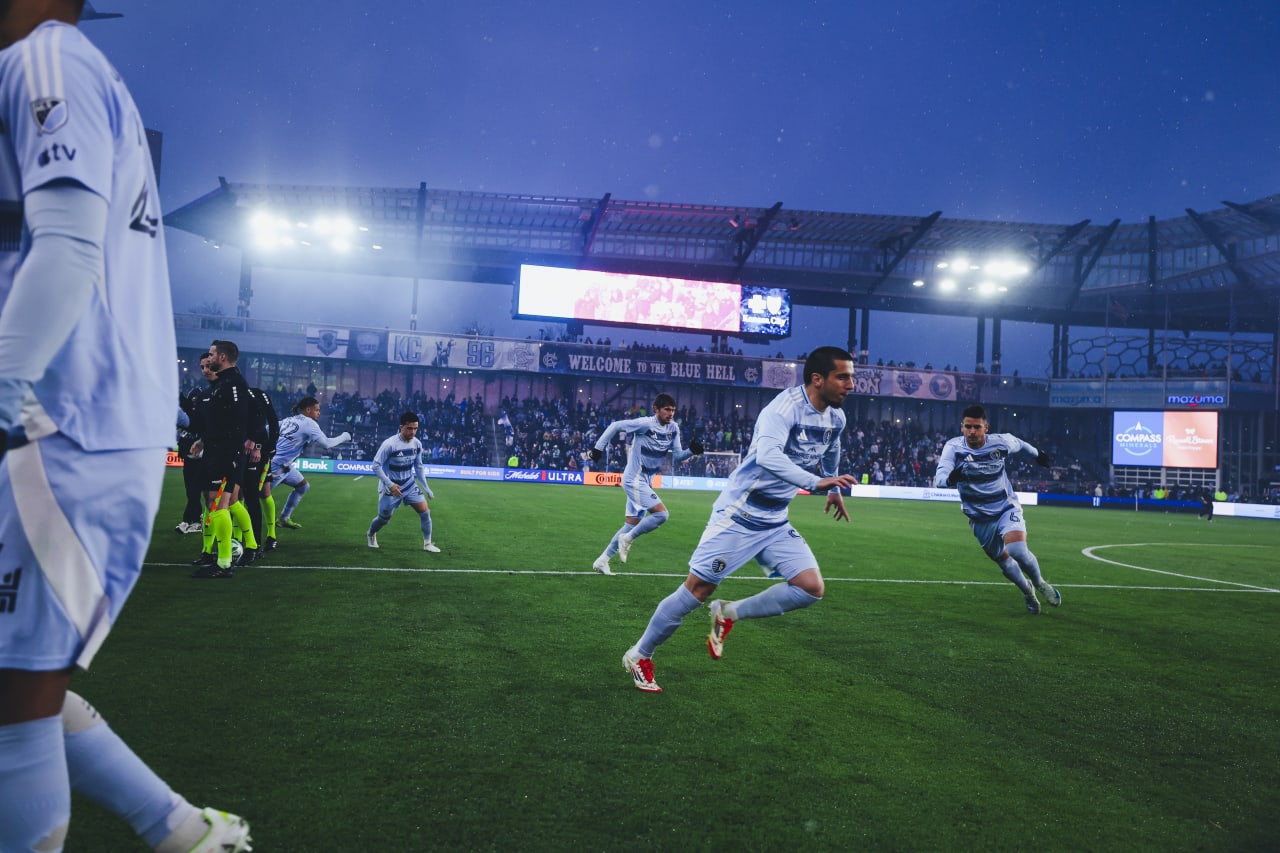 Sporting KC players do their final warmups before the game vs Minnesota United.