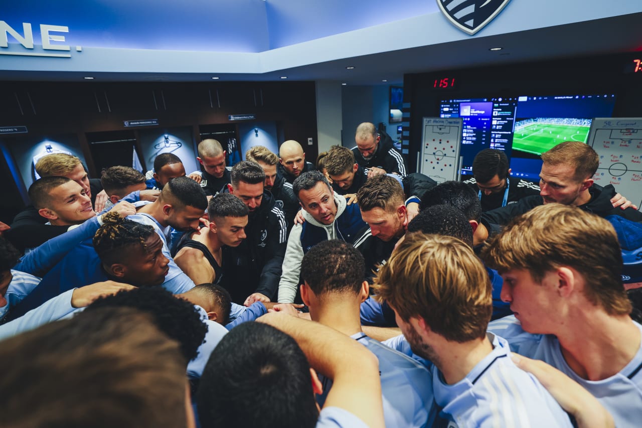 Kerry Zavagnin talks to the Sporting KC players before the game.
