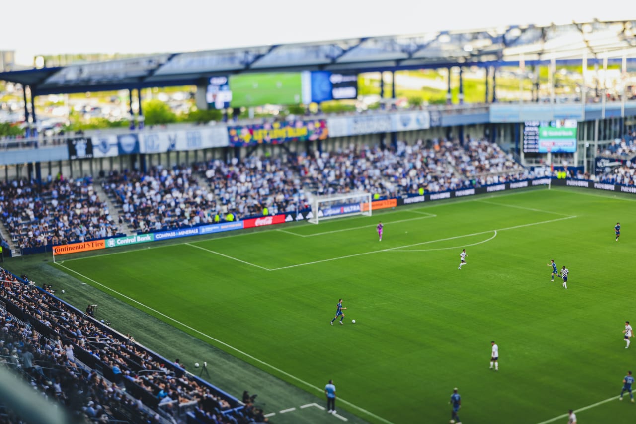 Sporting KC defender Jansen Miller dribbles the ball in Children's Mercy Park vs Real Salt Lake.