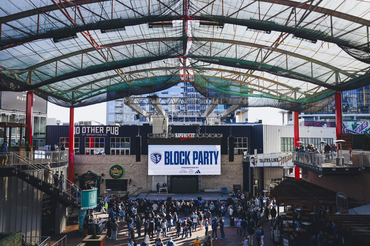 Fans gather to the stage right before the 2025 Block Party