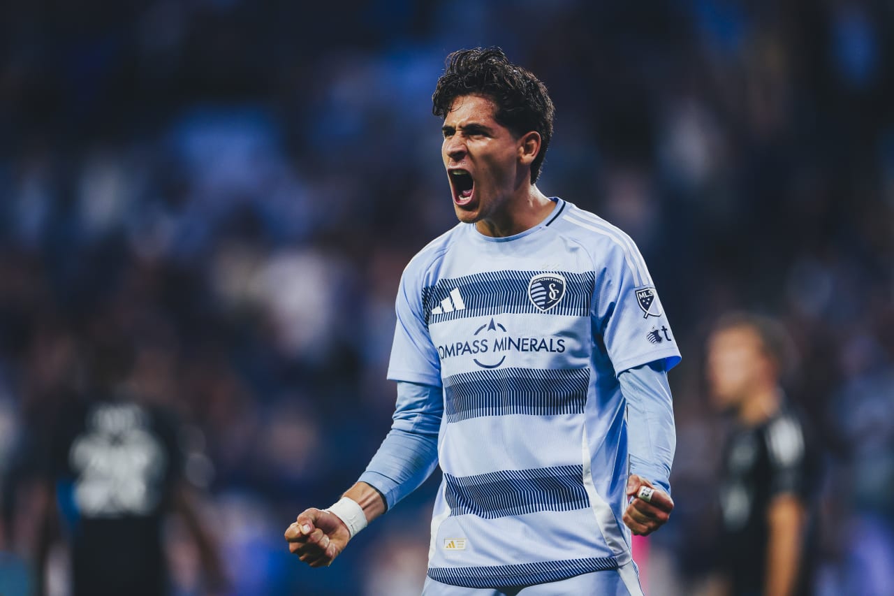 Forward Santiago Muñoz celebrates his assist on the Joveljić goal.