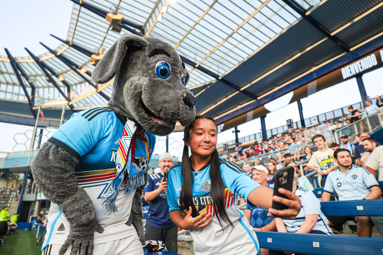 Blue takes a selfie with a supporter ahead of the Leagues Cup Match.